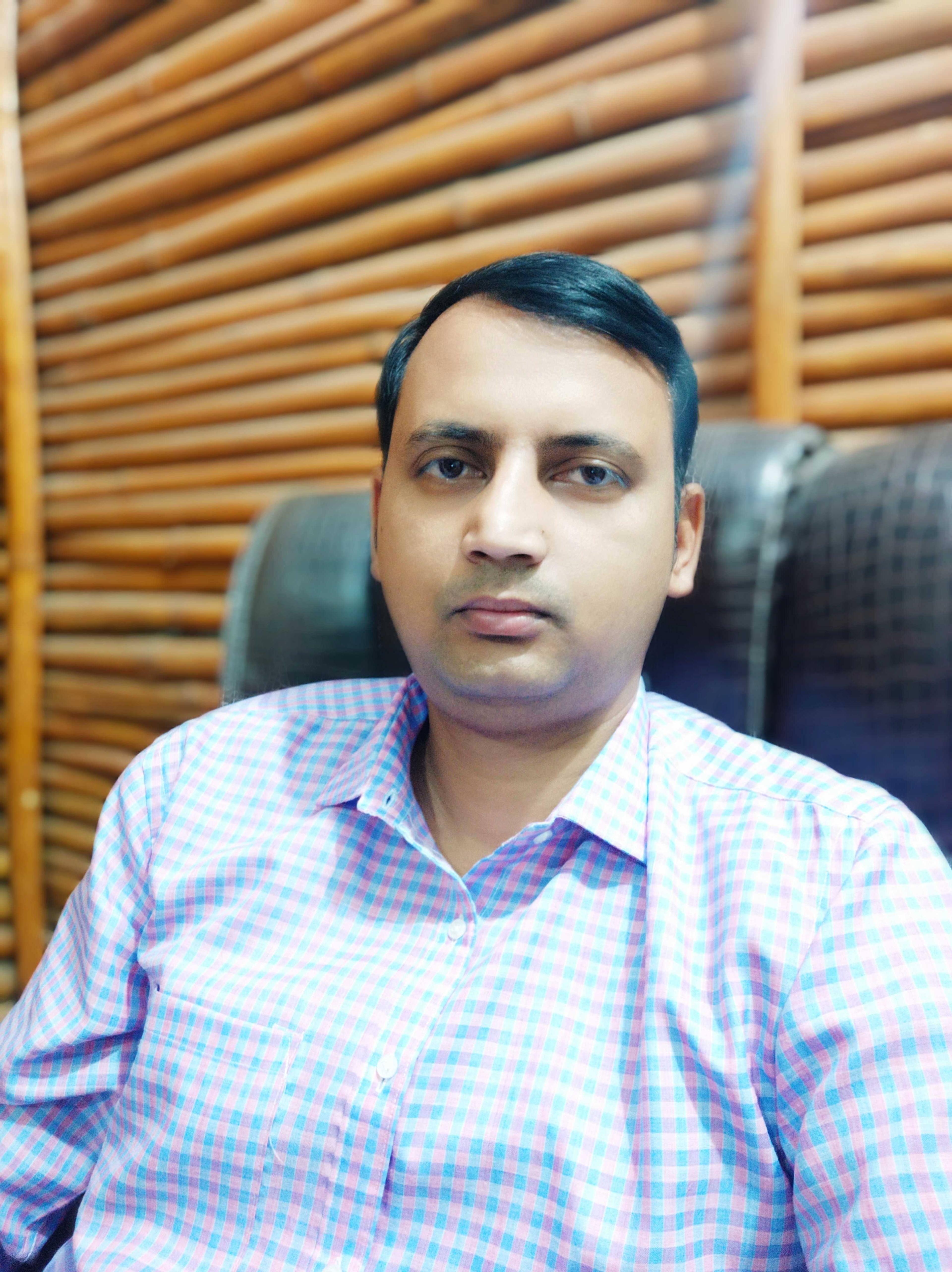 Dr.Abhishek Saxena